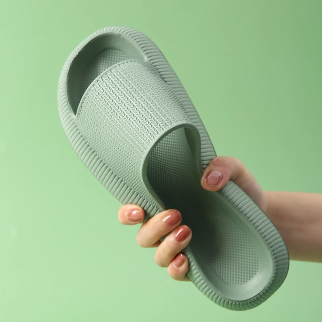 Chinelo Nuvem SoftCloud Paceon com sola antiderrapante e espuma macia para conforto em cada passo.