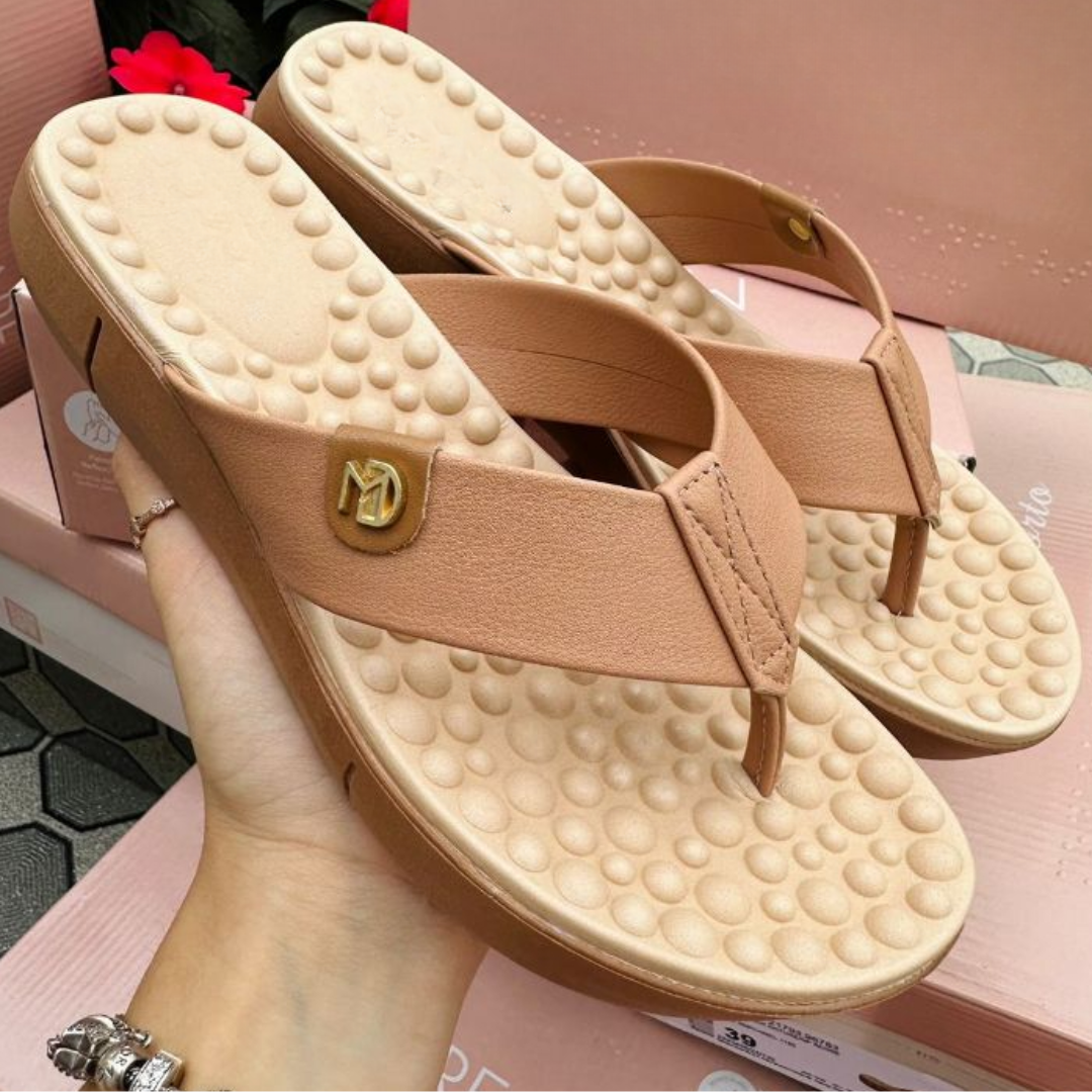 A Sandália Massageadora ComfortStep - Bem-estar aos pés ao longo do dia.