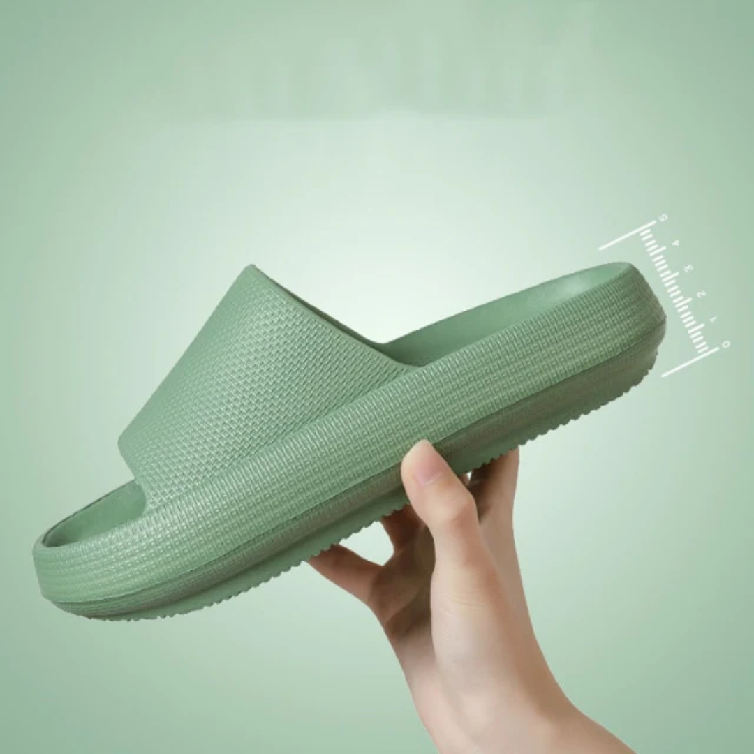 Chinelo Nuvem SoftCloud Paceon com sola antiderrapante e espuma macia para conforto em cada passo.