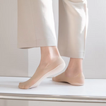 Meia respirável Paceon BreezeMax invisível com solado antiderrapante e tecido ultrafino para conforto e frescor.