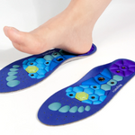 Palmilha com pontos relax para conforto ao caminhar e ajuste recortável