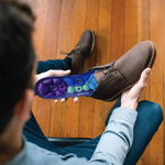 Palmilha com pontos relax para conforto ao caminhar e ajuste recortável