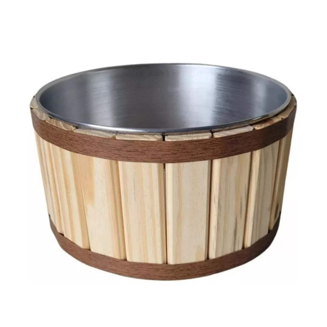 Tina de madeira Paceon SpaHome com bacia de alumínio para escalda-pés, design rústico e conforto no uso doméstico.