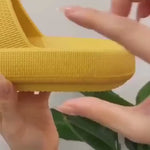 Chinelo Nuvem SoftCloud Paceon com sola antiderrapante e espuma macia para conforto em cada passo.